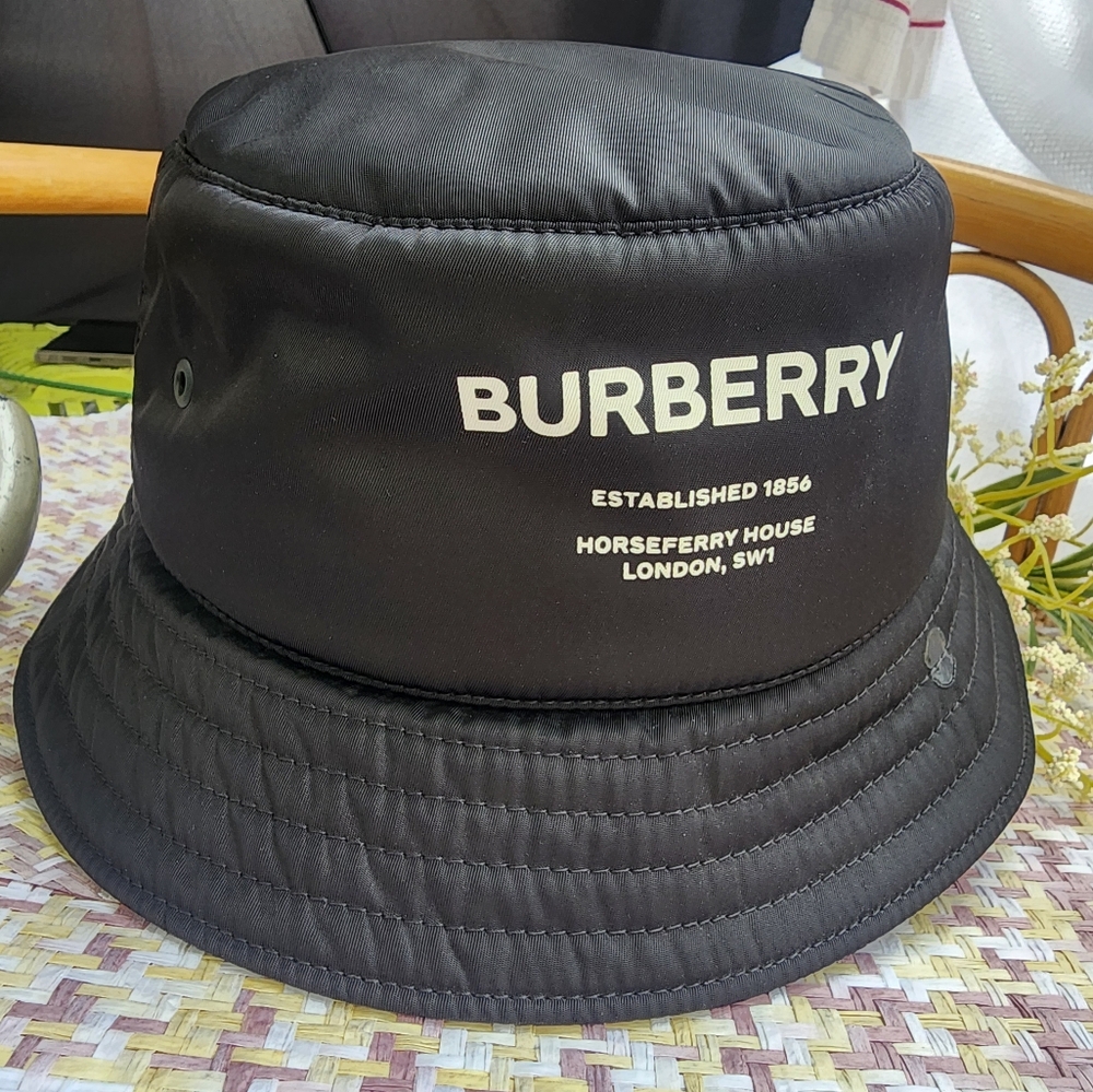 Authentic Burberry Black Bucket Hat with Logo M Size - Picture 2 of 14